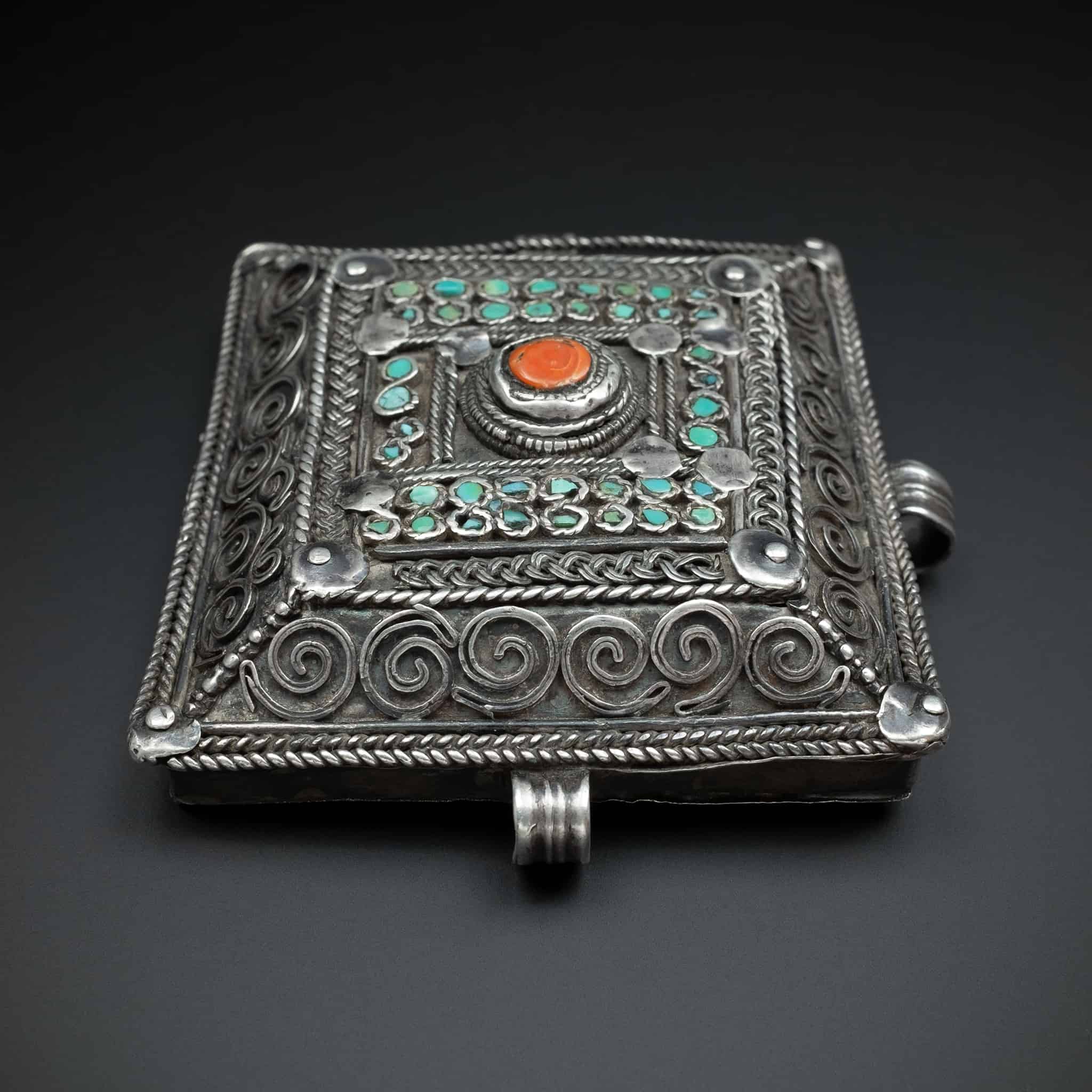 Antique Silver Himalayan Gau (Ga'u) Amulet – Large