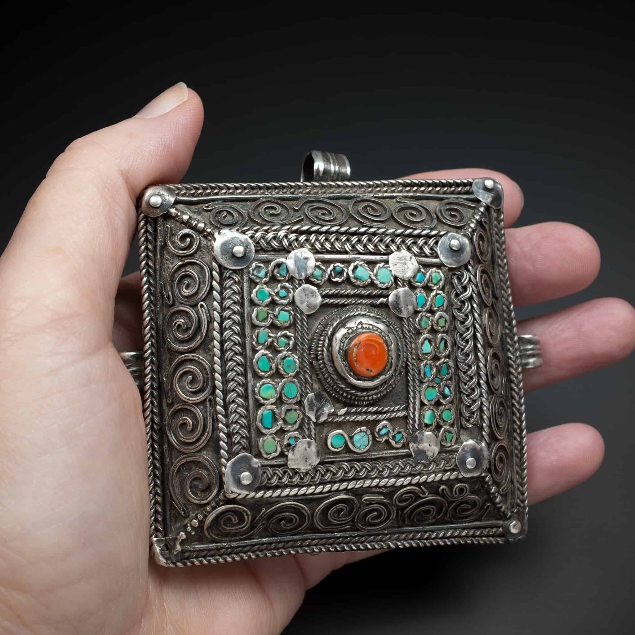 Antique Silver Himalayan Gau (Ga'u) Amulet – Large