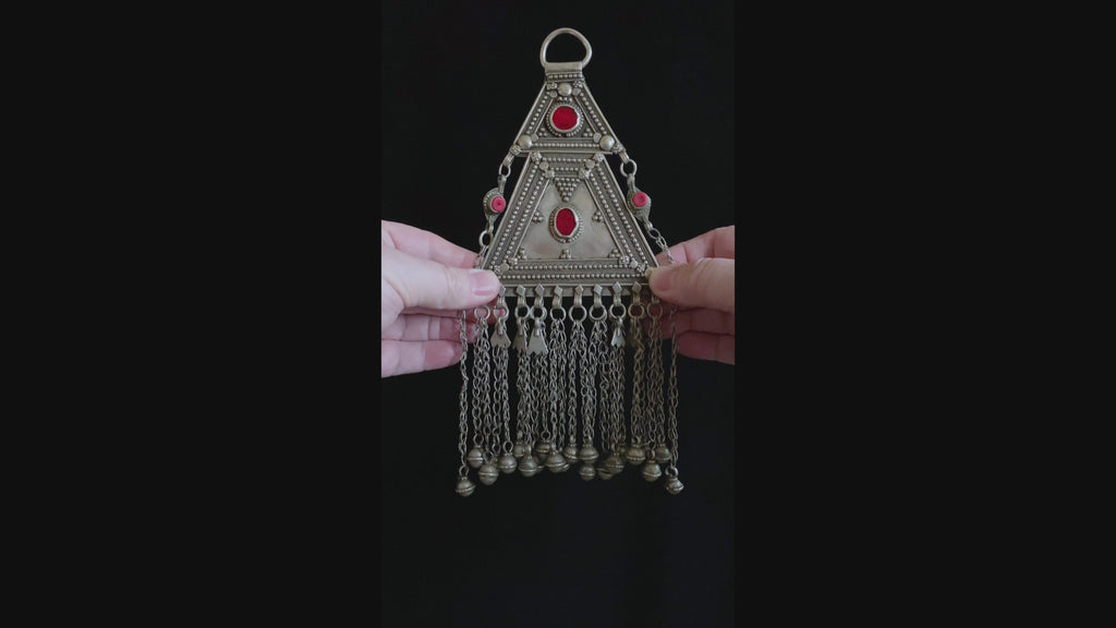 Large Yemeni ‘Muthallath’ Pendant | Vintage Ethnic Jewellery