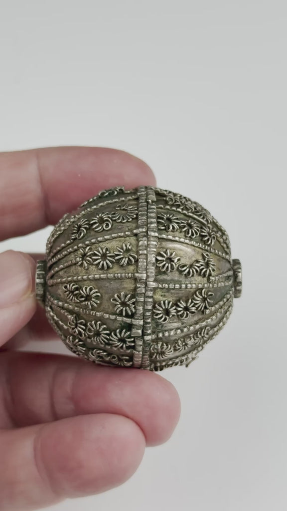 Vintage 1940s Yemeni Silver Globe Bead – Large (47 mm). It has a wheat design. Good vintage condition with patina.