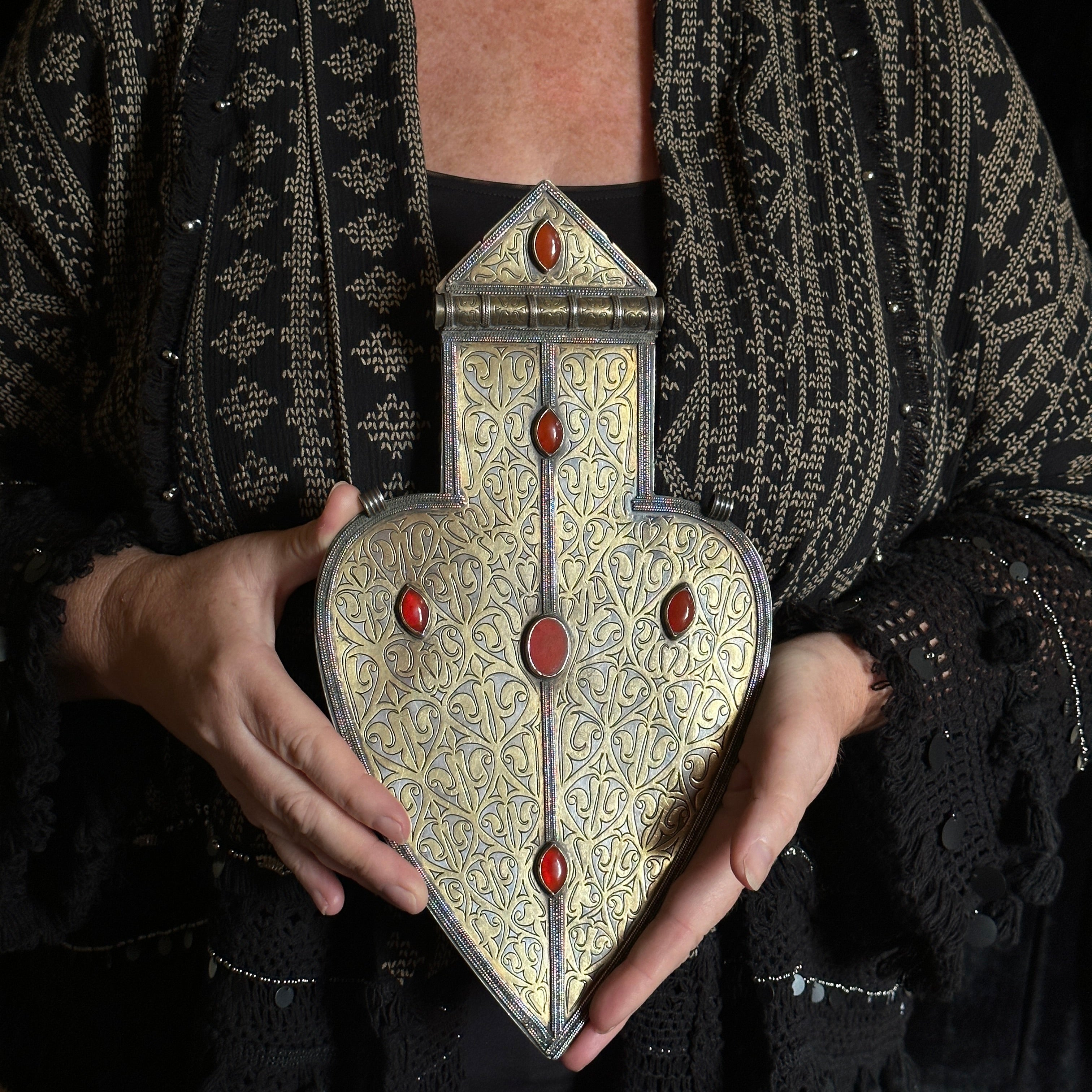 Riesiger antiker turkmenischer Asyk-Anhänger, Tekke-Schmuck, turkmenischer Schmuck