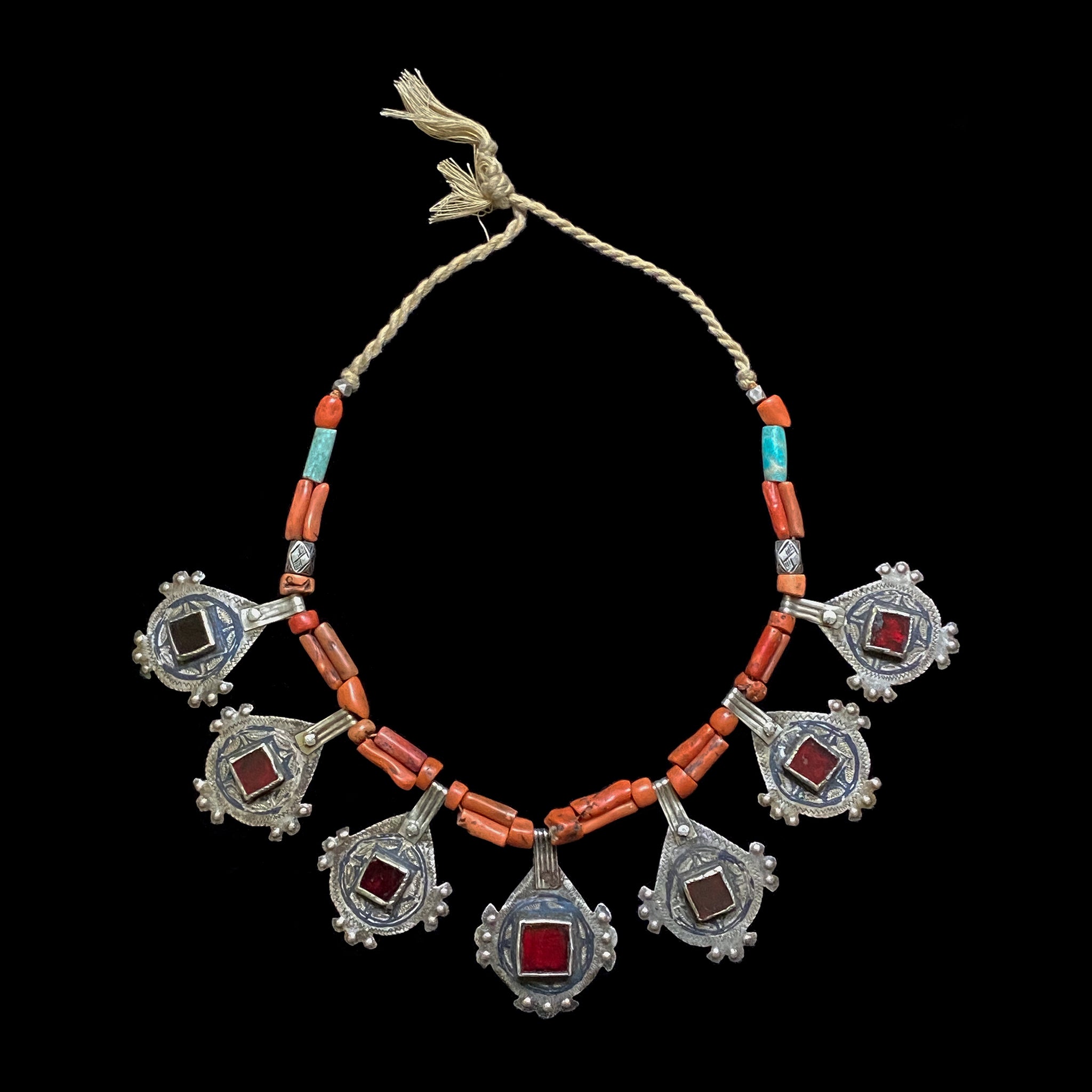 Bracelet argent, ancien jonc Berbère , Kabyle, avec corail et émail. -  Bijoux Anciens Schaffner