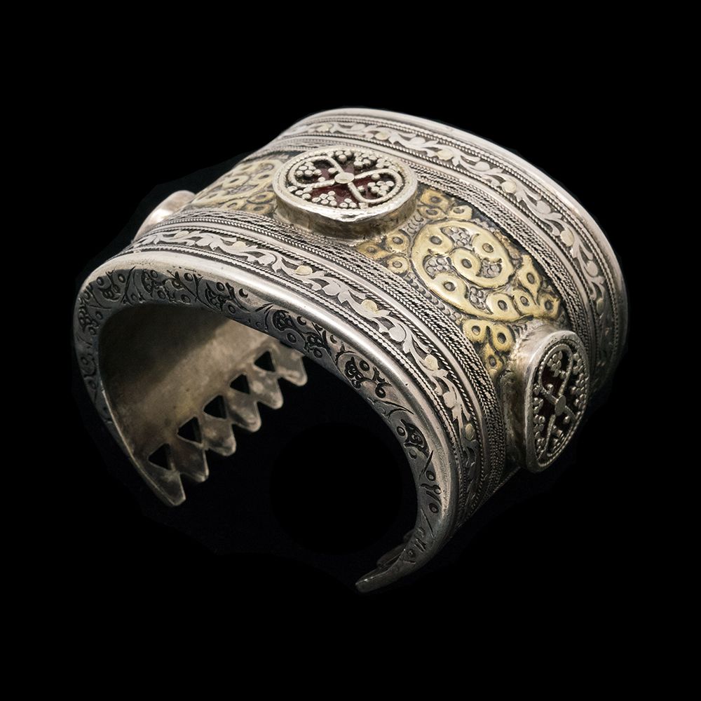 Berber Jewellery | Vintage silver cuff bracelet from Kazakhstan