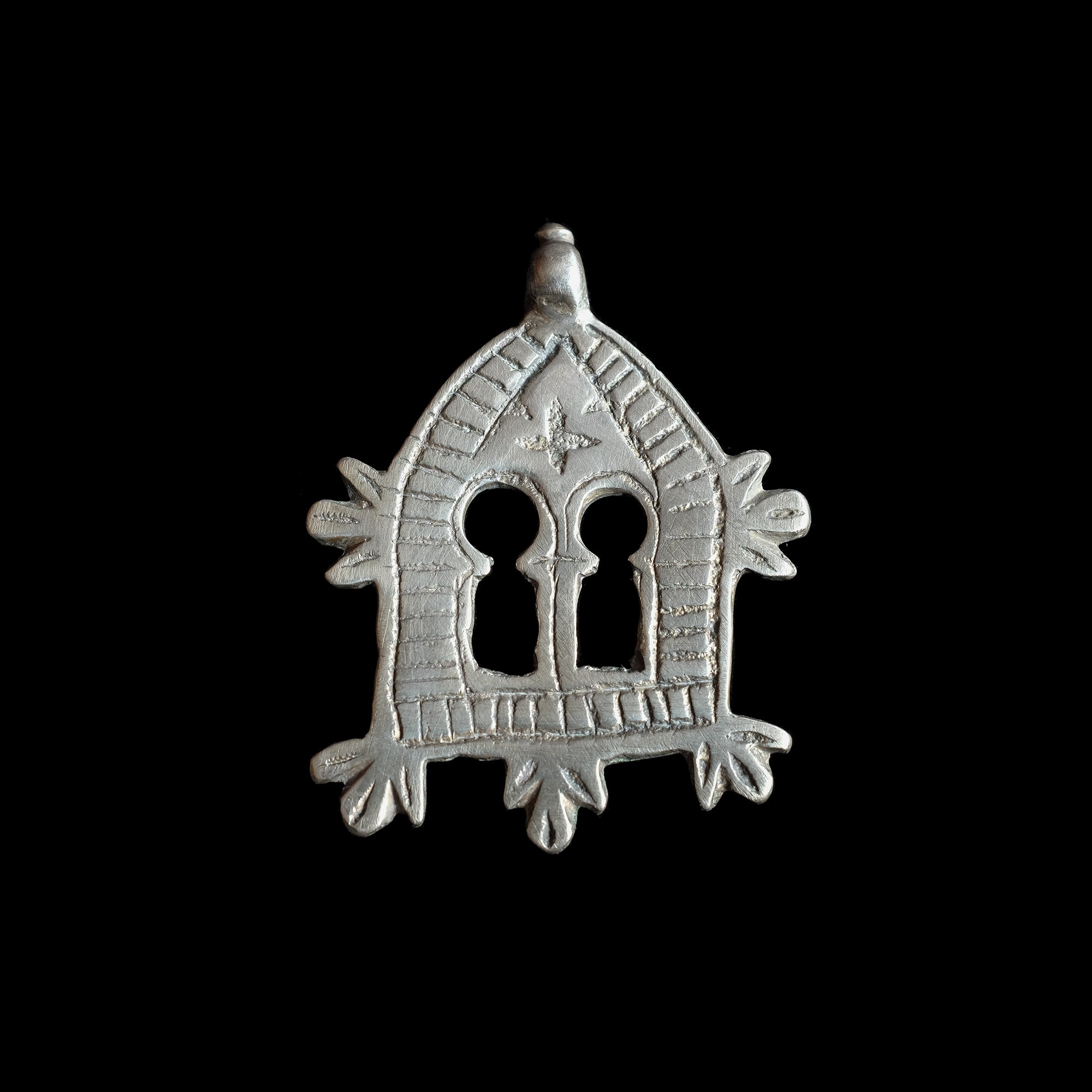 Vintage silver 'Gates of Paradise' pendant from Zagora, Morocco