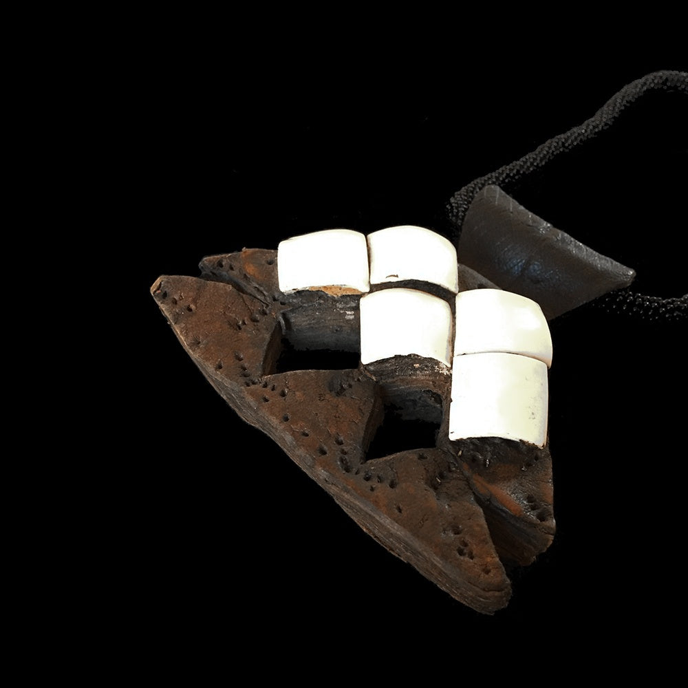 Berber Jewellery | Vintage leather khomissar necklace with onyx cord