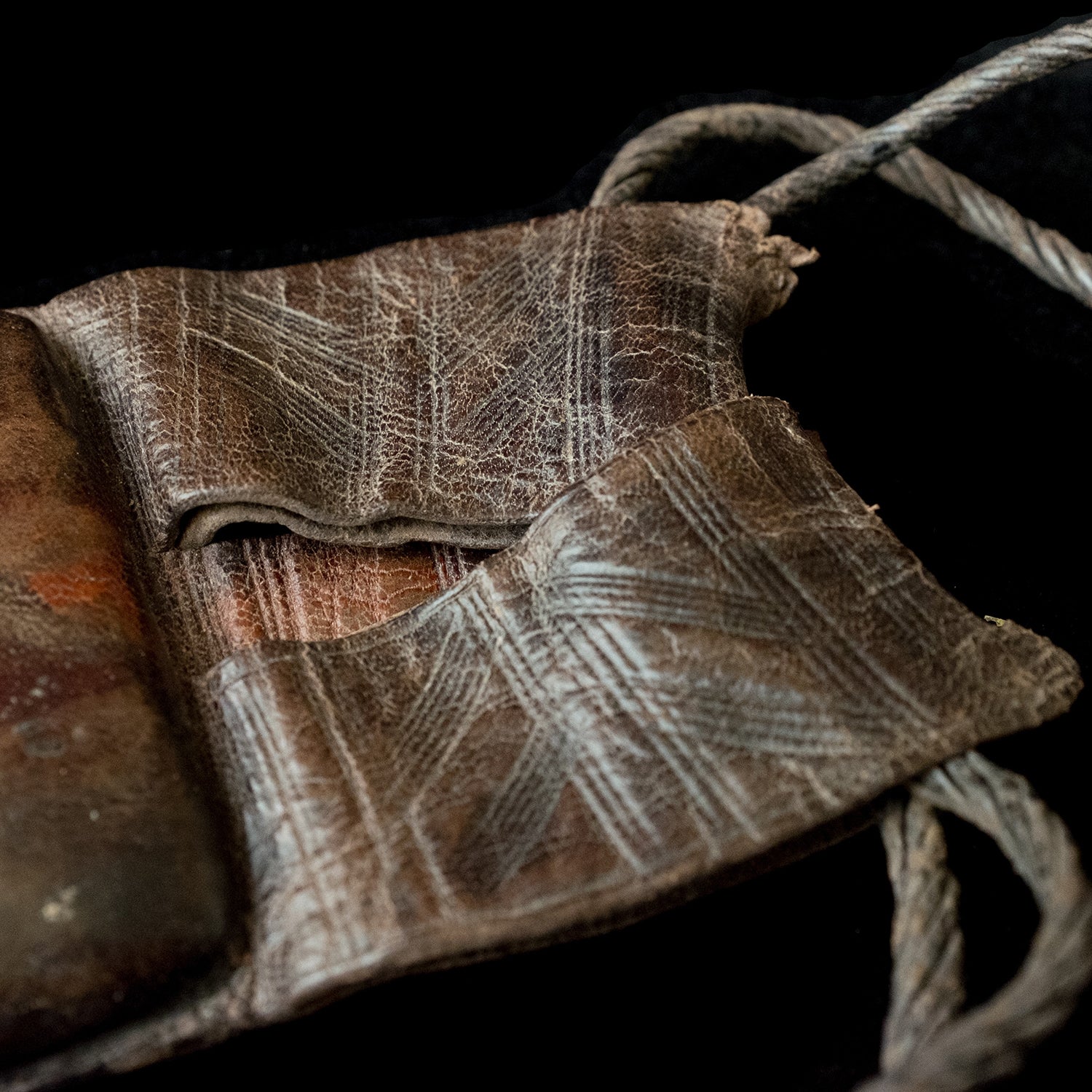 Vintage Tuareg double amulet in leather from Mali