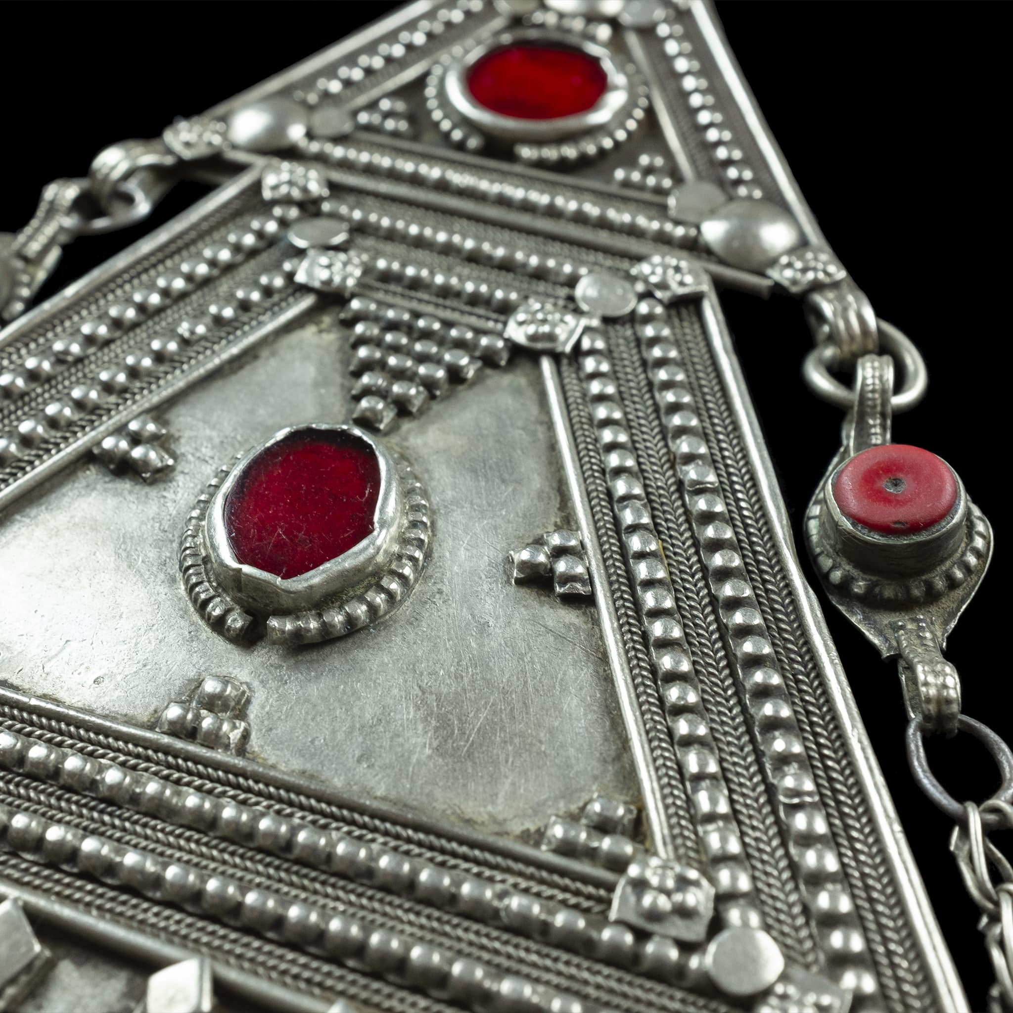 Large Yemeni ‘Muthallath’ Pendant | Vintage Ethnic Jewellery